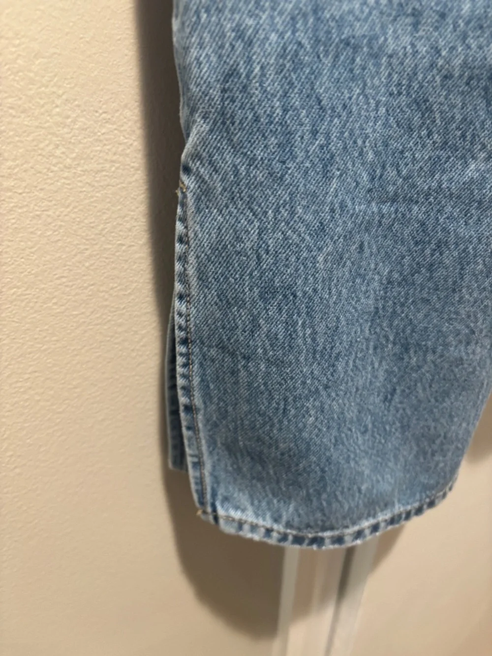EUC Hidden straight leg Jeans with a slit at the hem size 31